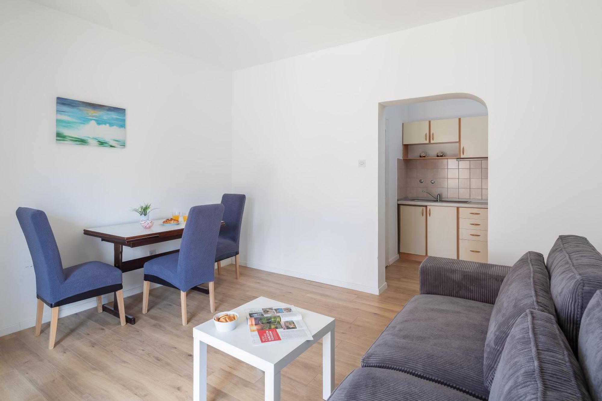 Apartments Near Central Beach With Free Parking Makarska Habitación foto