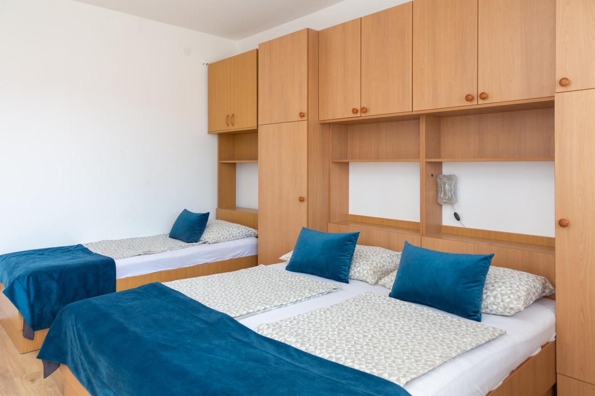Apartments Near Central Beach With Free Parking Makarska Habitación foto