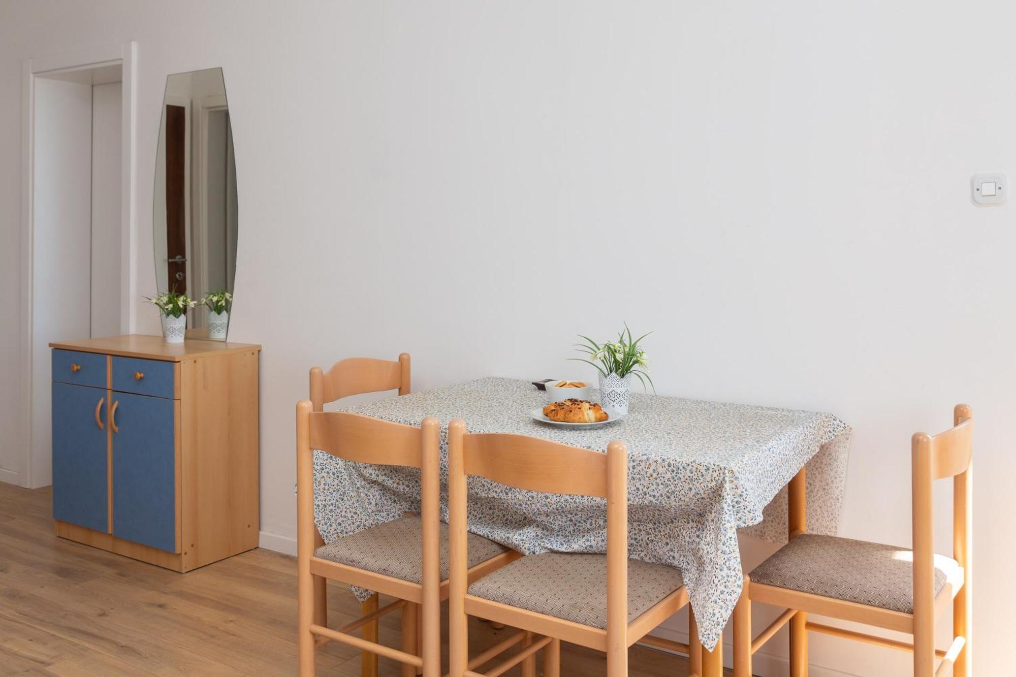Apartments Near Central Beach With Free Parking Makarska Habitación foto