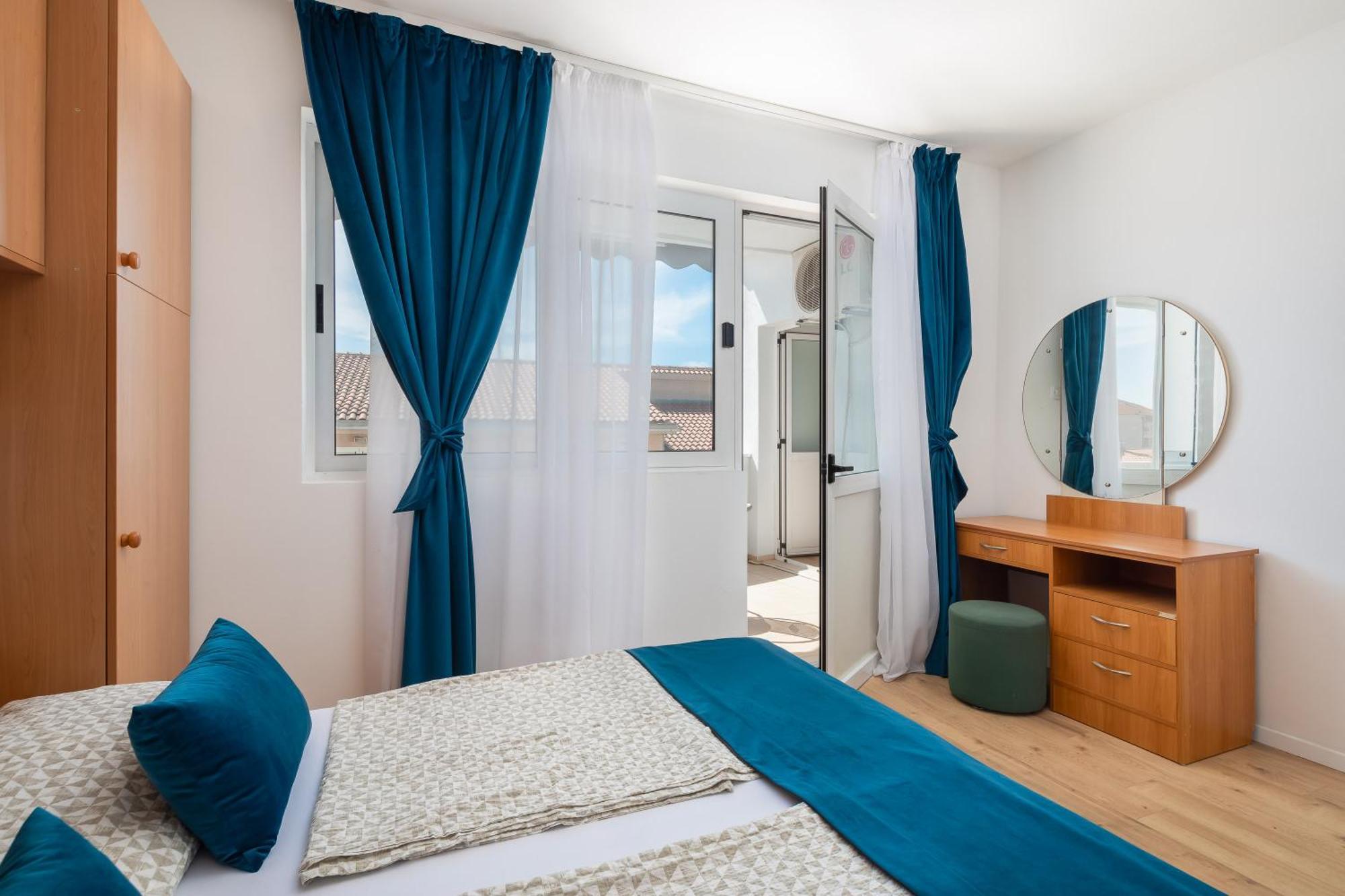 Apartments Near Central Beach With Free Parking Makarska Exterior foto