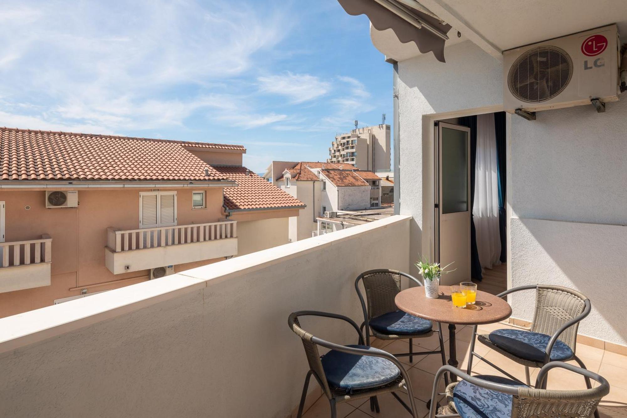 Apartments Near Central Beach With Free Parking Makarska Habitación foto