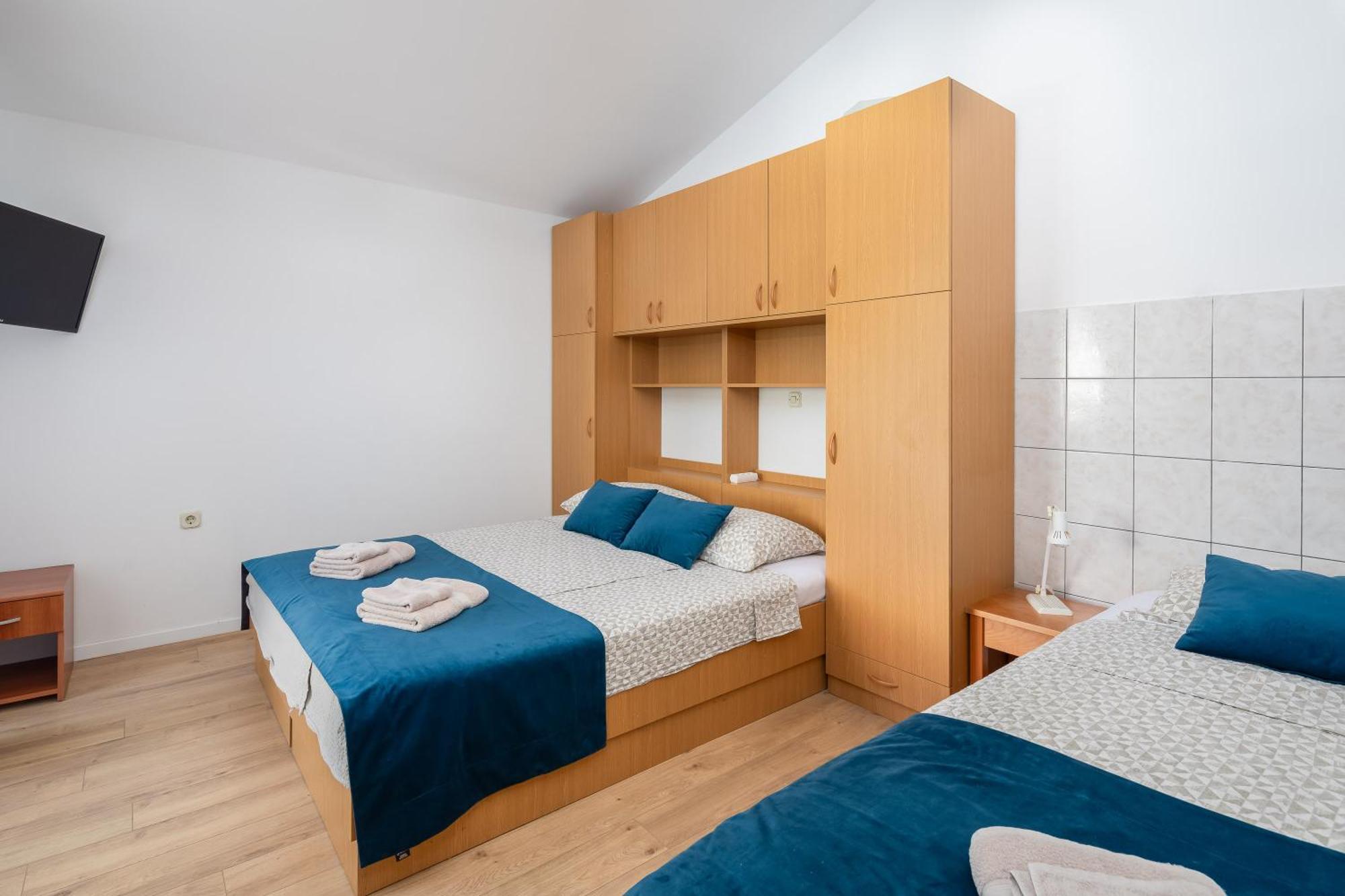 Apartments Near Central Beach With Free Parking Makarska Habitación foto