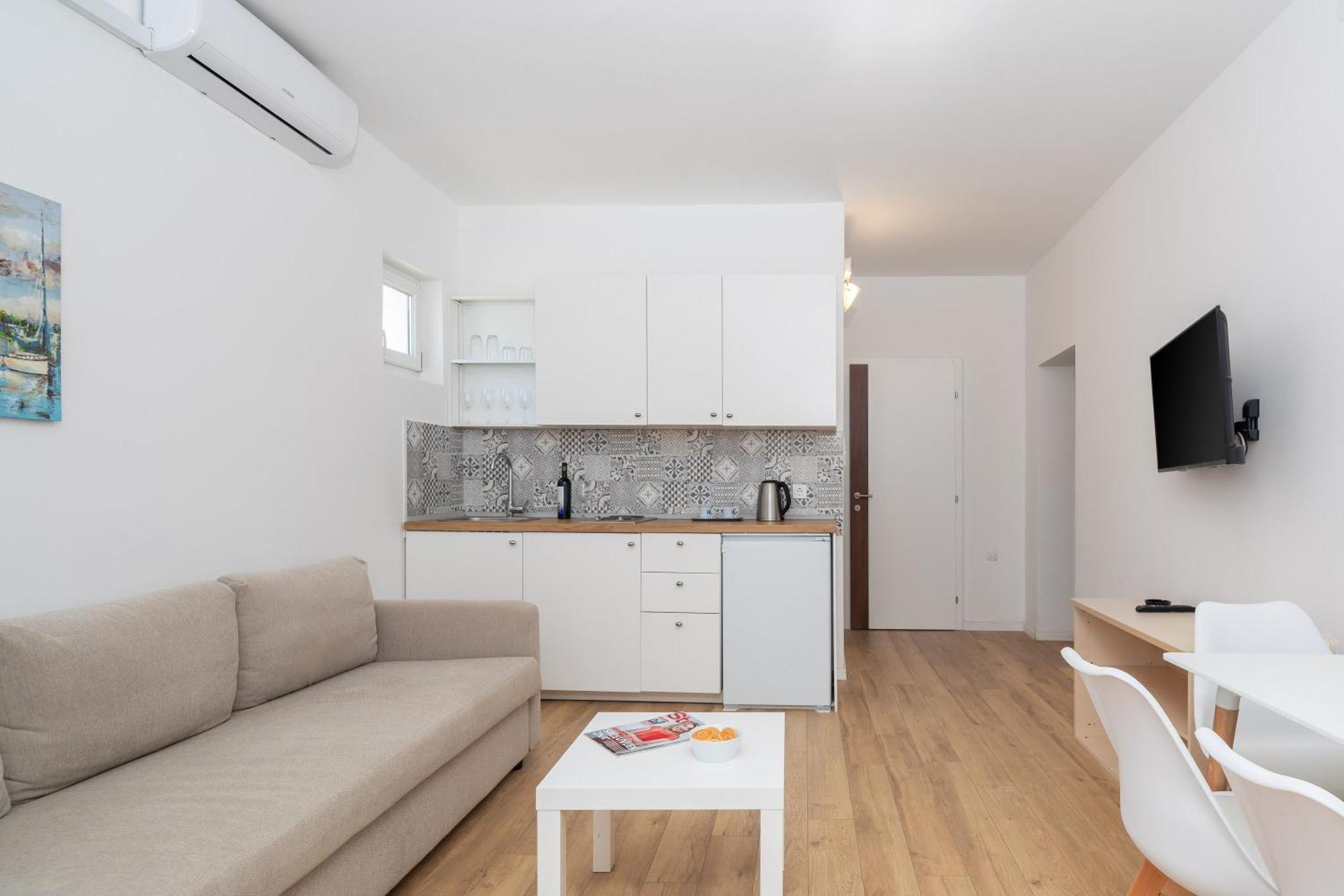 Apartments Near Central Beach With Free Parking Makarska Habitación foto