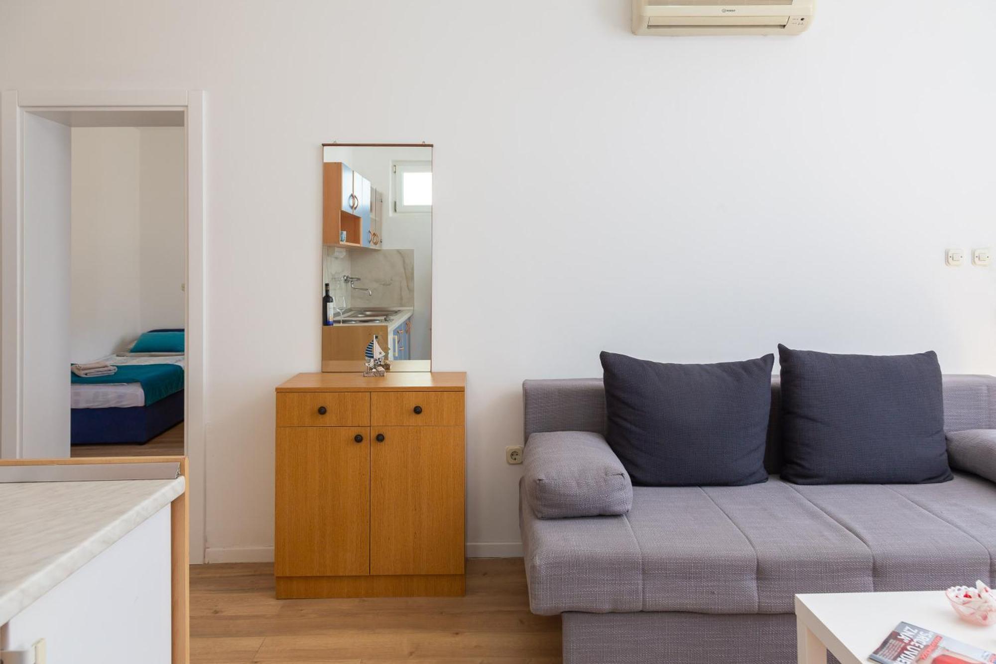 Apartments Near Central Beach With Free Parking Makarska Habitación foto