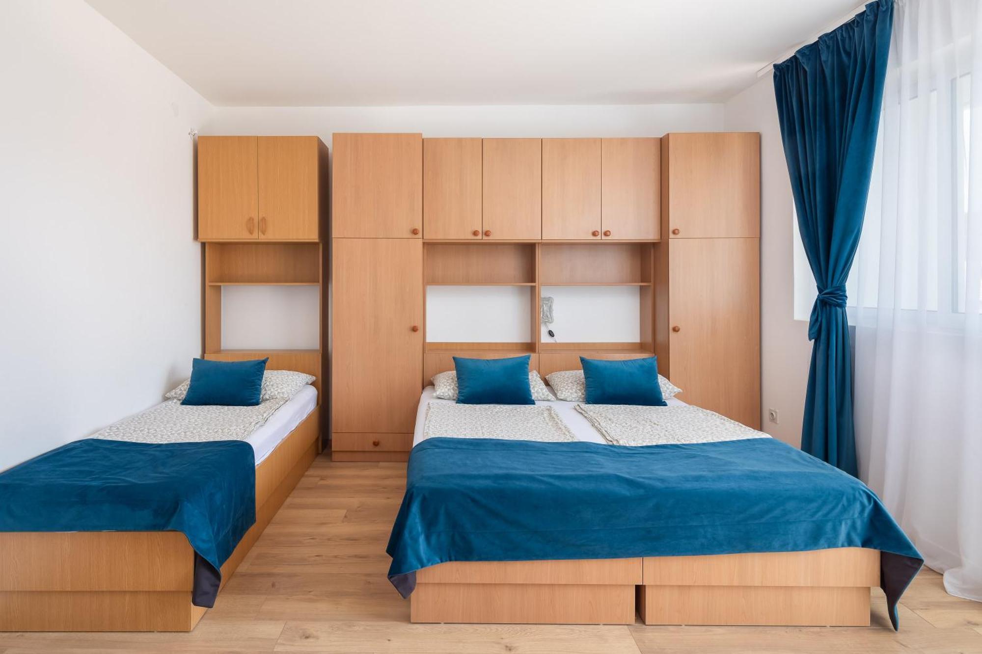 Apartments Near Central Beach With Free Parking Makarska Habitación foto