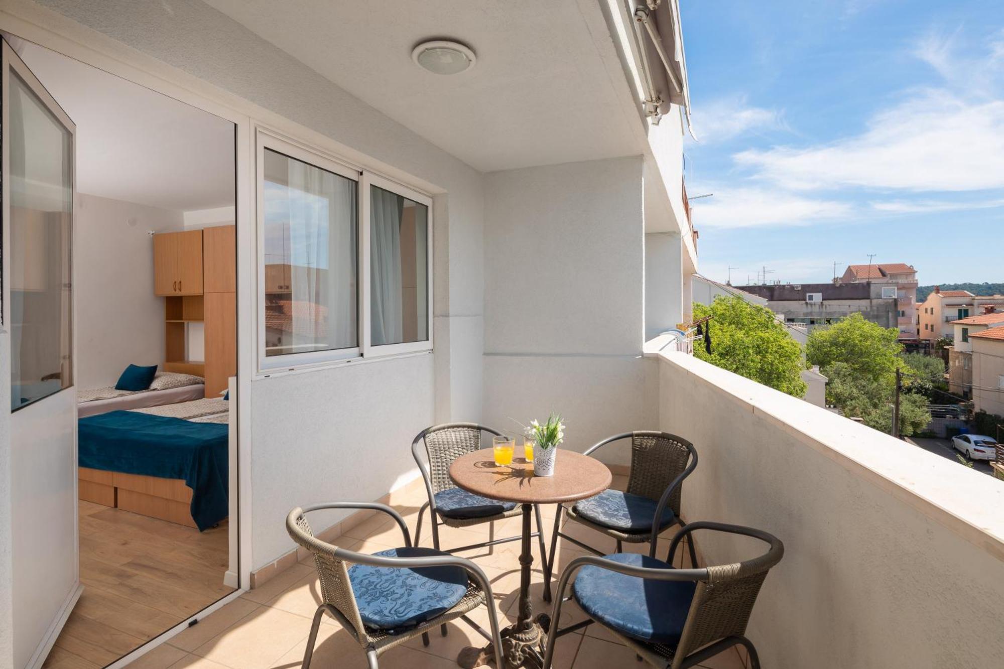 Apartments Near Central Beach With Free Parking Makarska Exterior foto