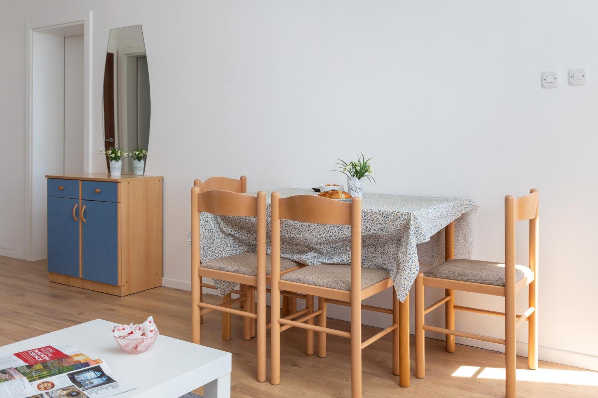 Apartments Near Central Beach With Free Parking Makarska Habitación foto