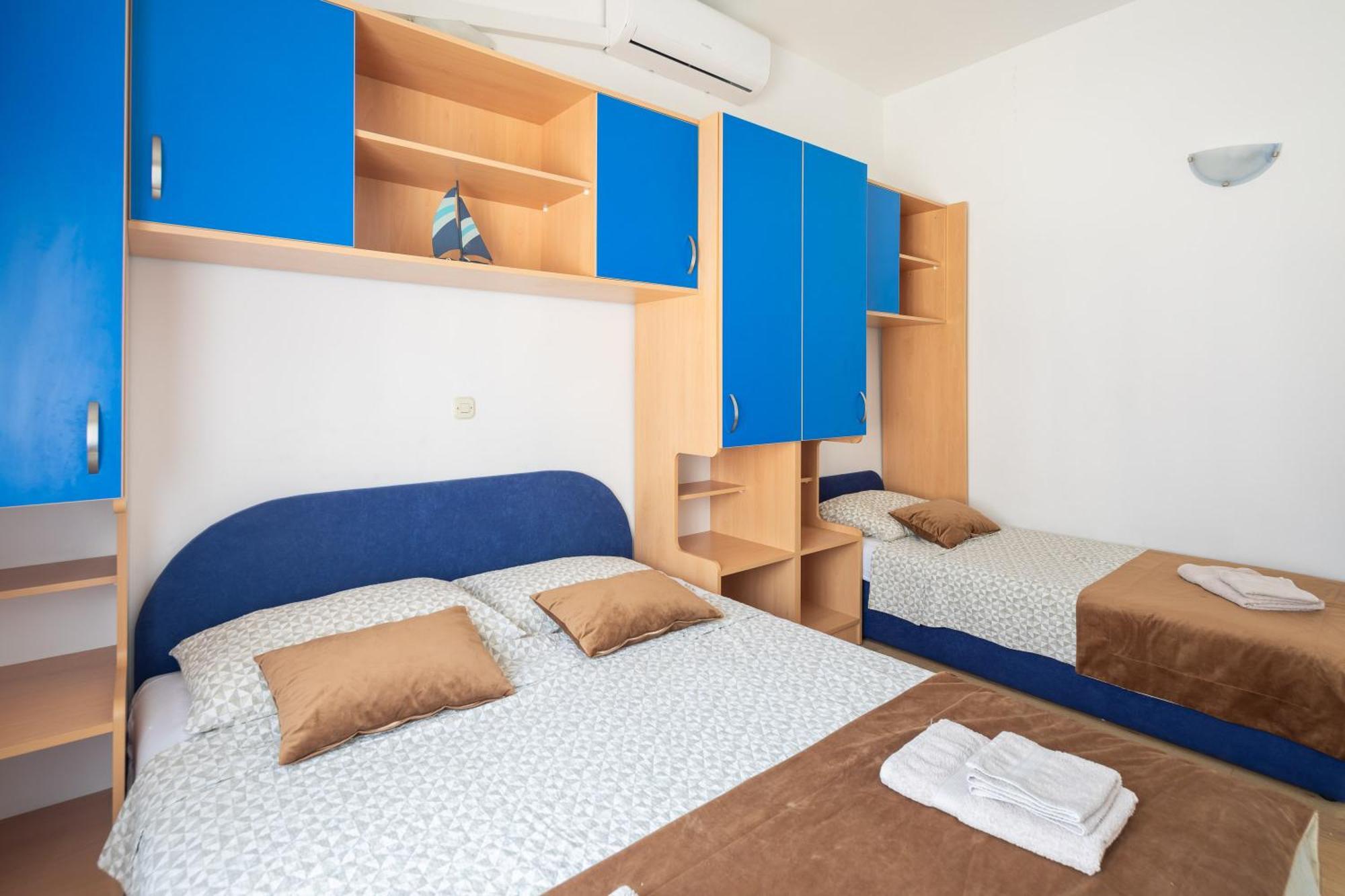Apartments Near Central Beach With Free Parking Makarska Habitación foto