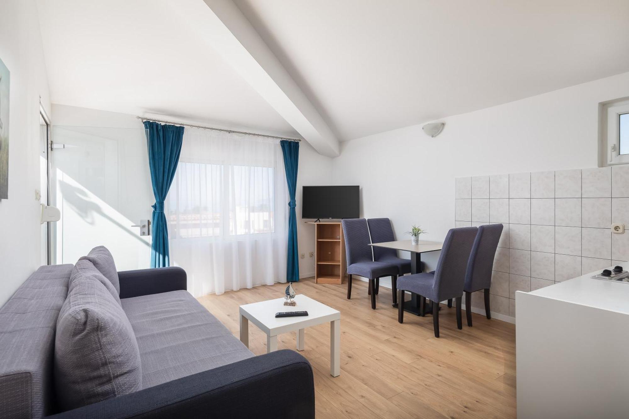 Apartments Near Central Beach With Free Parking Makarska Habitación foto