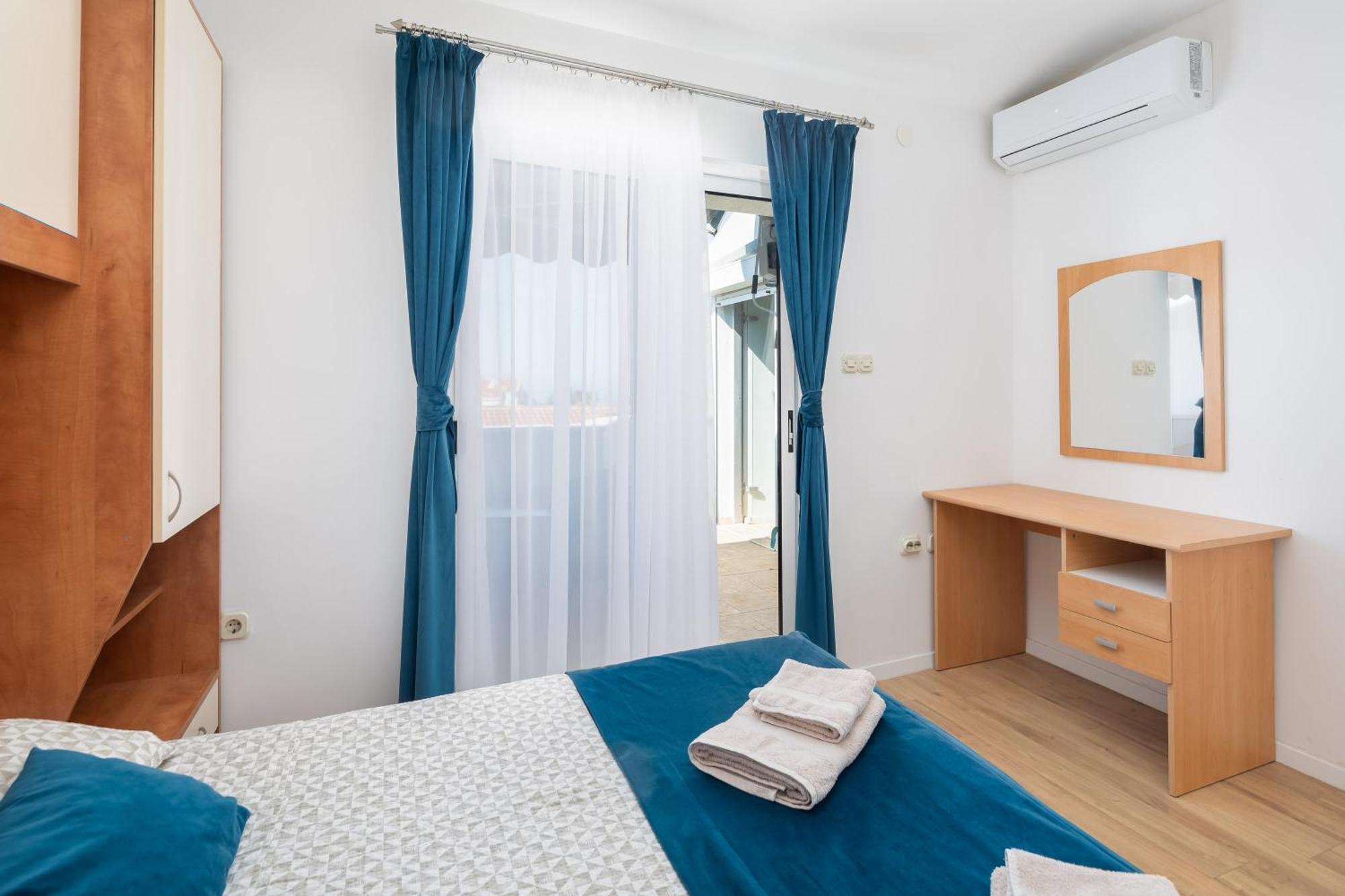 Apartments Near Central Beach With Free Parking Makarska Habitación foto
