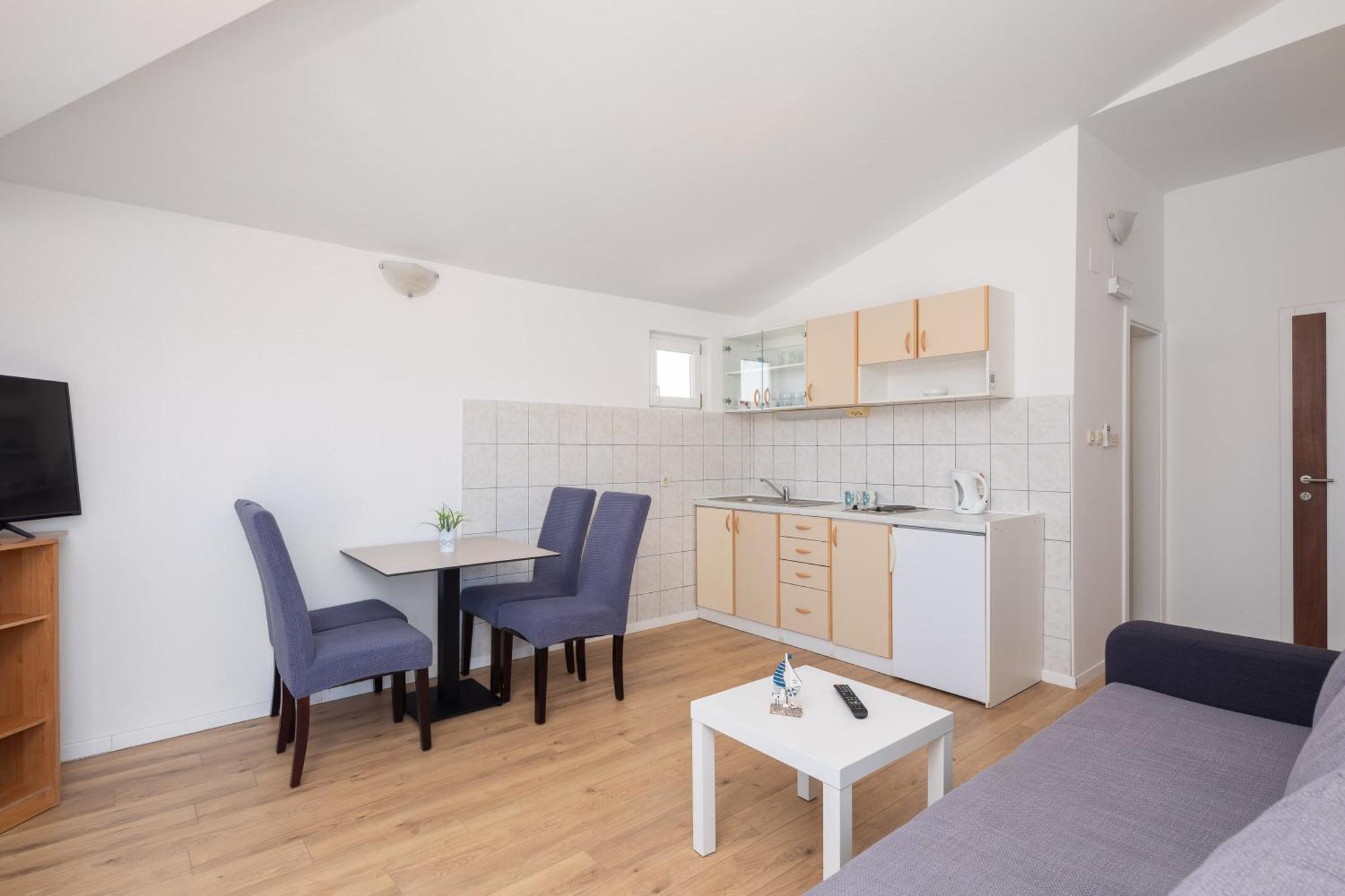 Apartments Near Central Beach With Free Parking Makarska Habitación foto