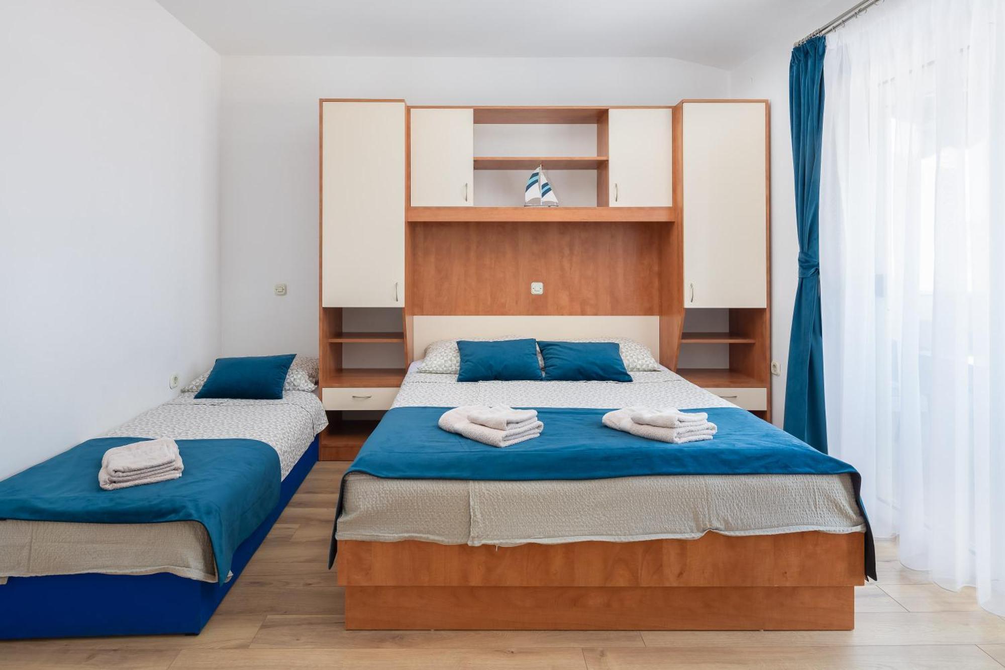 Apartments Near Central Beach With Free Parking Makarska Habitación foto